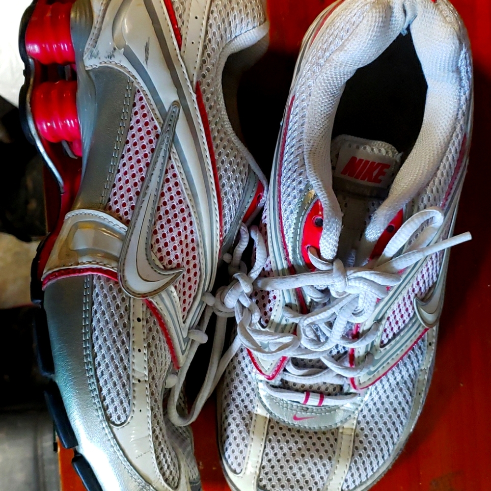 Pre-owned 7.5 Nike Shox tennis run walk shoes